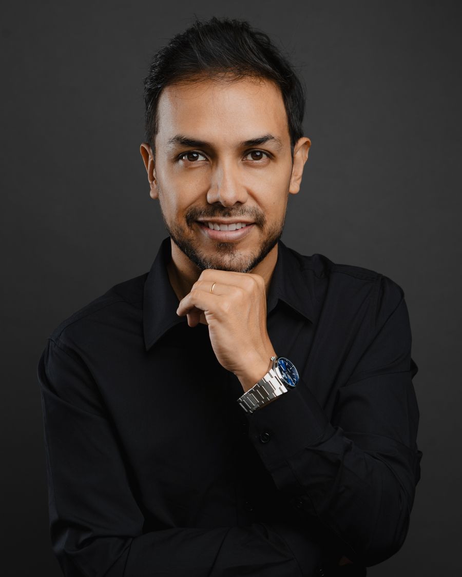 Dr. Jorge M. Márquez Oblitas, CRO-SP 102088, dentista na Chácara Santo Antônio, São Paulo