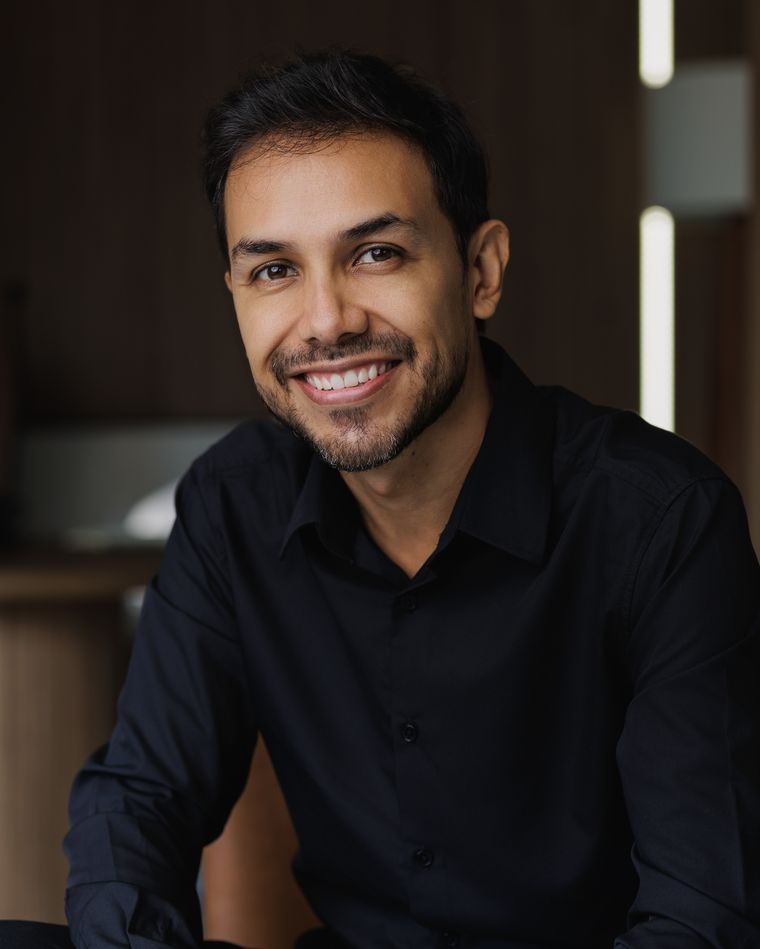 Dr. Jorge M. Márquez Oblitas, dentista na Zona Sul de São Paulo, na Aurielis Odontologia